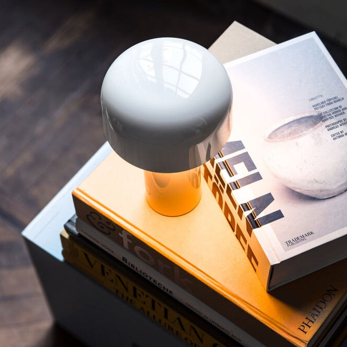 Flos Bellhop oppladbar bordlampe – Utstillingsmodell