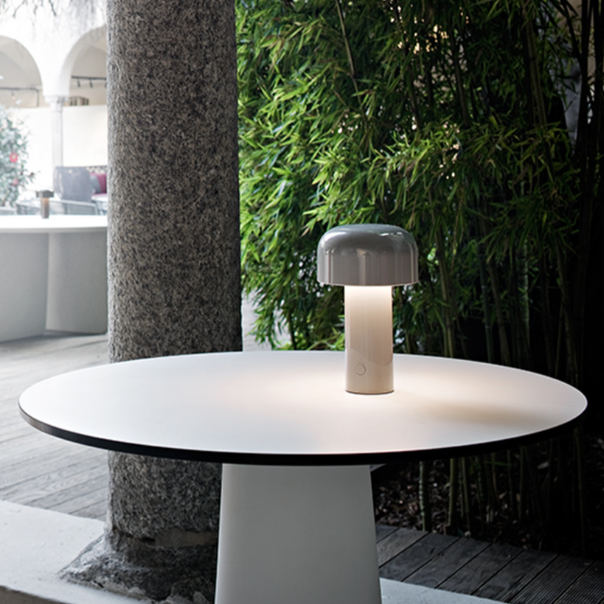 Flos Bellhop oppladbar bordlampe – Utstillingsmodell