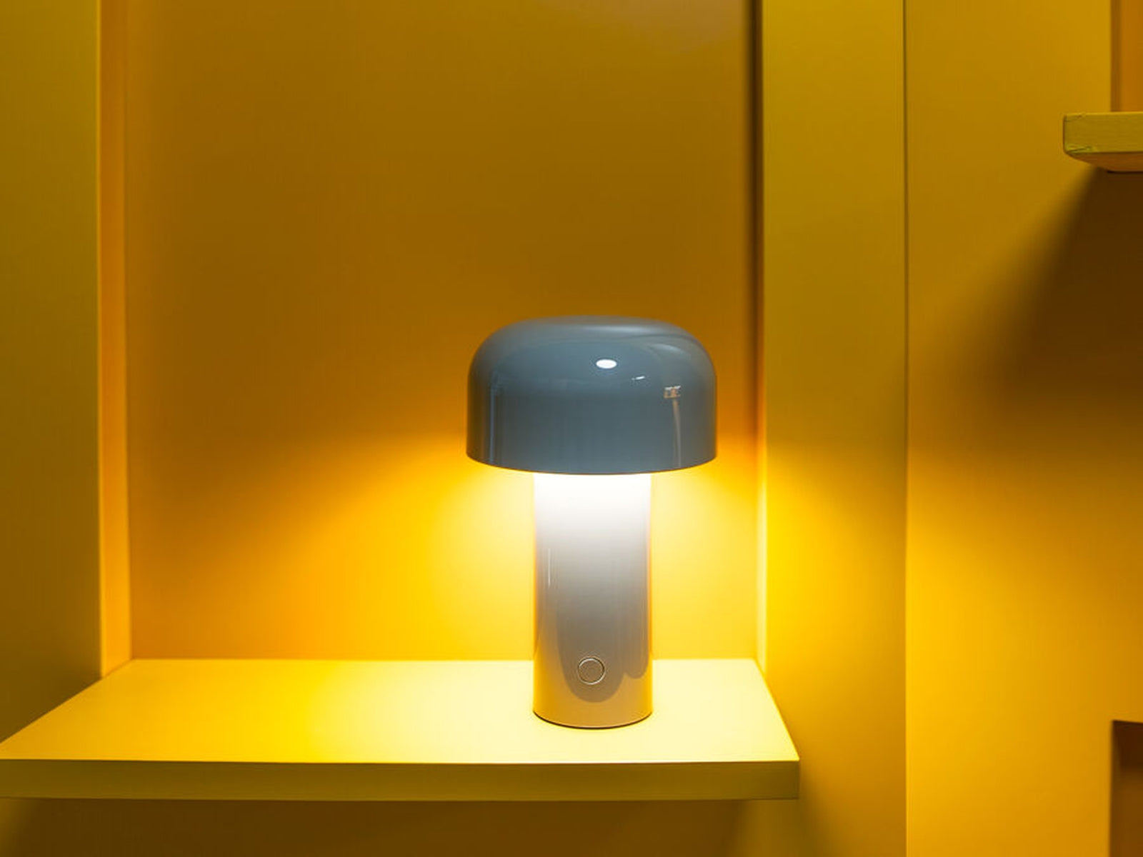 Flos Bellhop oppladbar bordlampe – Utstillingsmodell