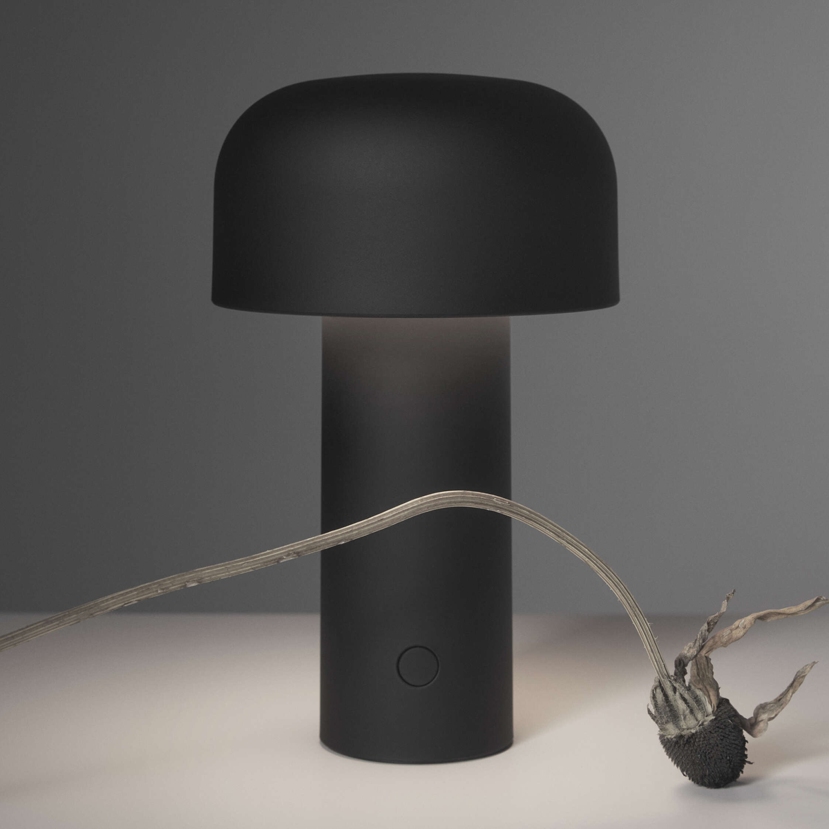 Flos Bellhop oppladbar bordlampe – Utstillingsmodell