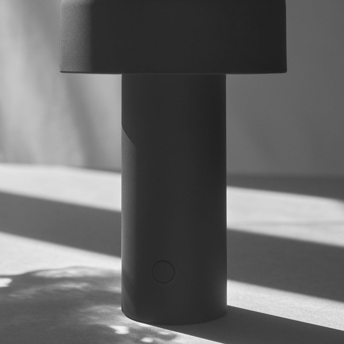 Flos Bellhop oppladbar bordlampe – Utstillingsmodell