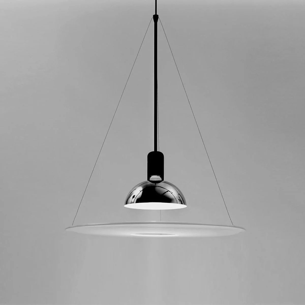 Flos Frisbi taklampe – Utstillingsmodell