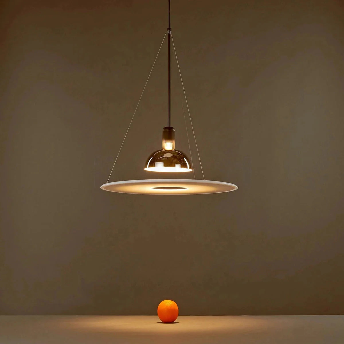Flos Frisbi taklampe – Utstillingsmodell