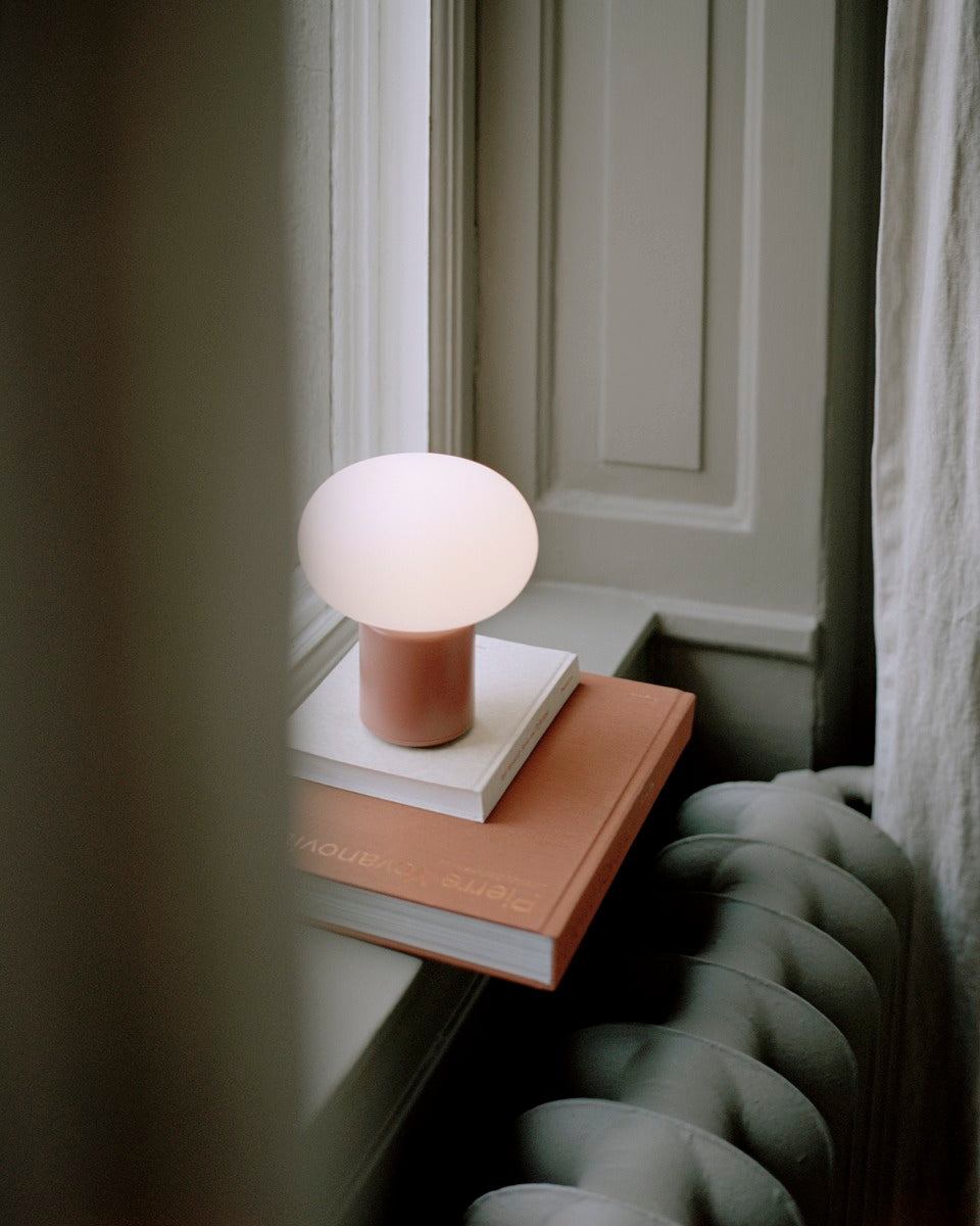 Karl-Johan bærbar bordlampe - Rød