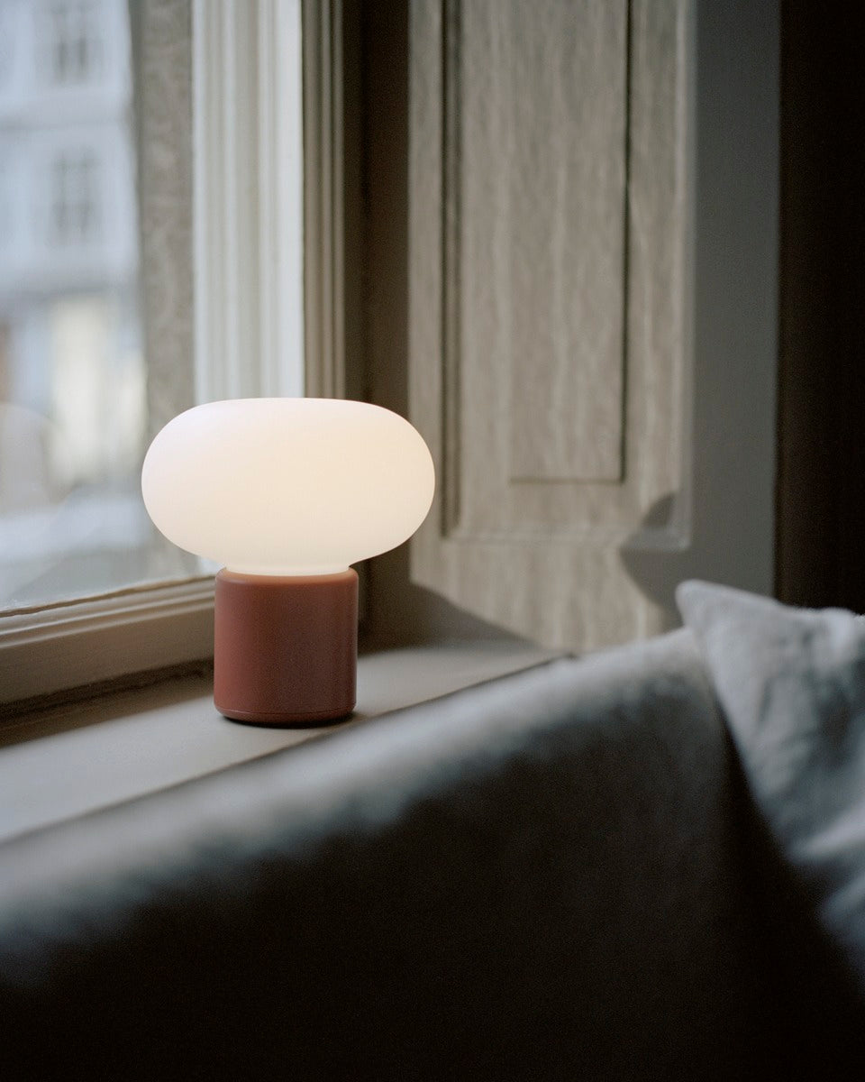 Karl-Johan bærbar bordlampe - Rød
