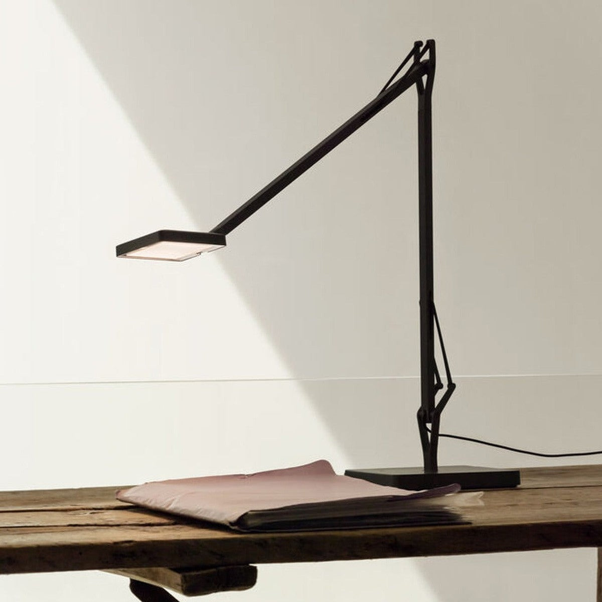 Kelvin Edge bordlampe