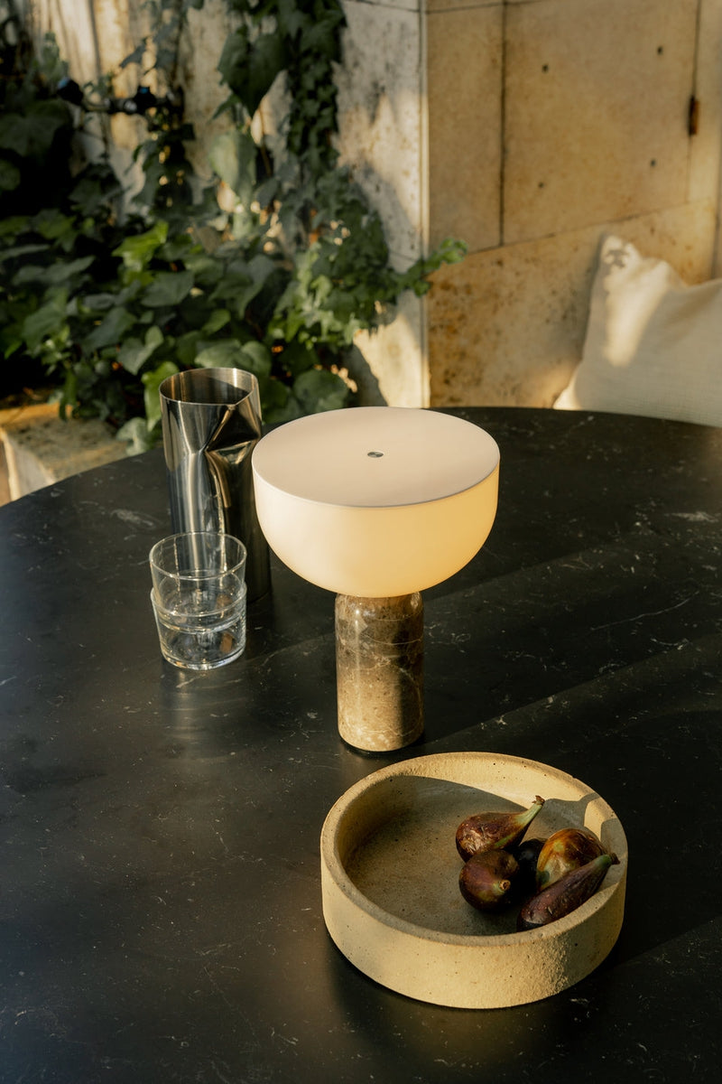 Kizu Portable bordlampe - Grå marmor