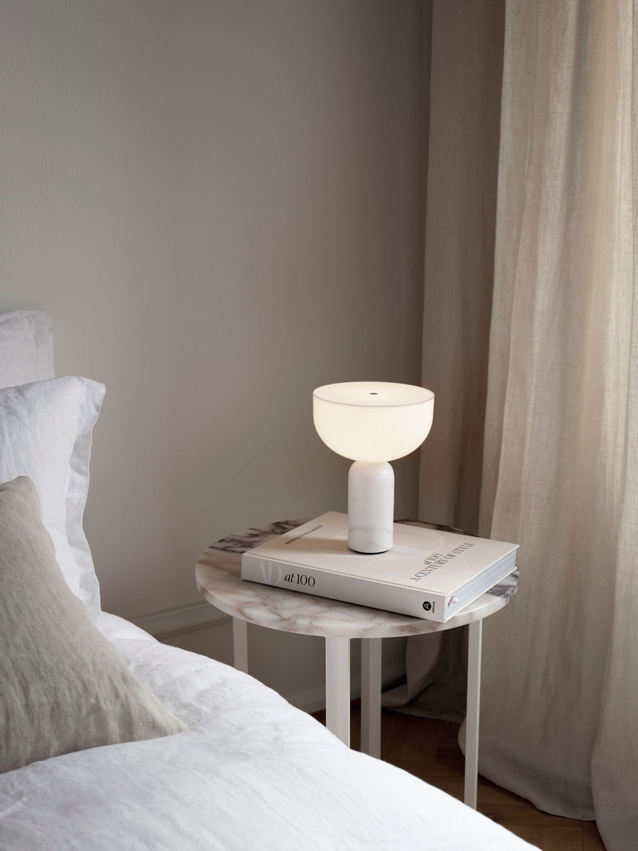 Kizu Portable bordlampe - Hvit marmor