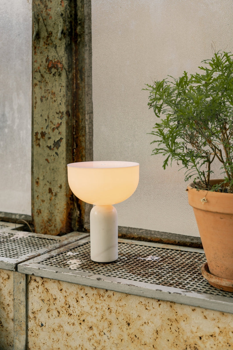 Kizu Portable bordlampe - Hvit marmor