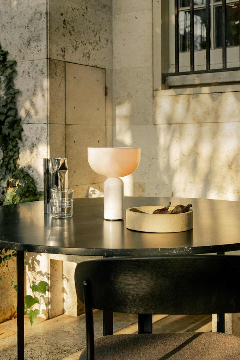 Kizu Portable bordlampe - Hvit marmor