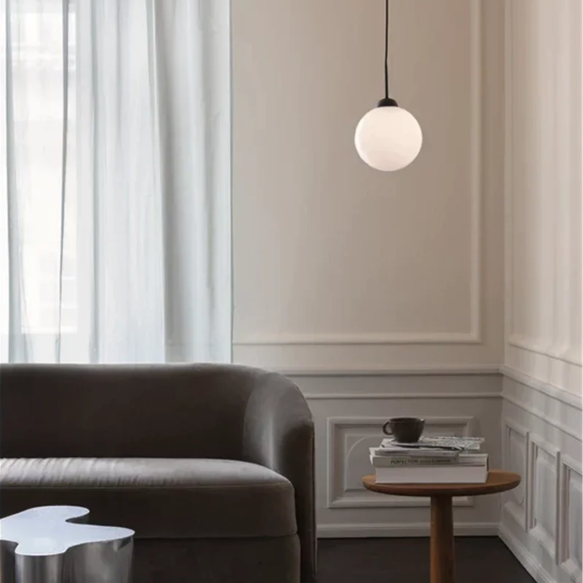 Nuura Apiales 1 taklampe - Satin svart/ opal
