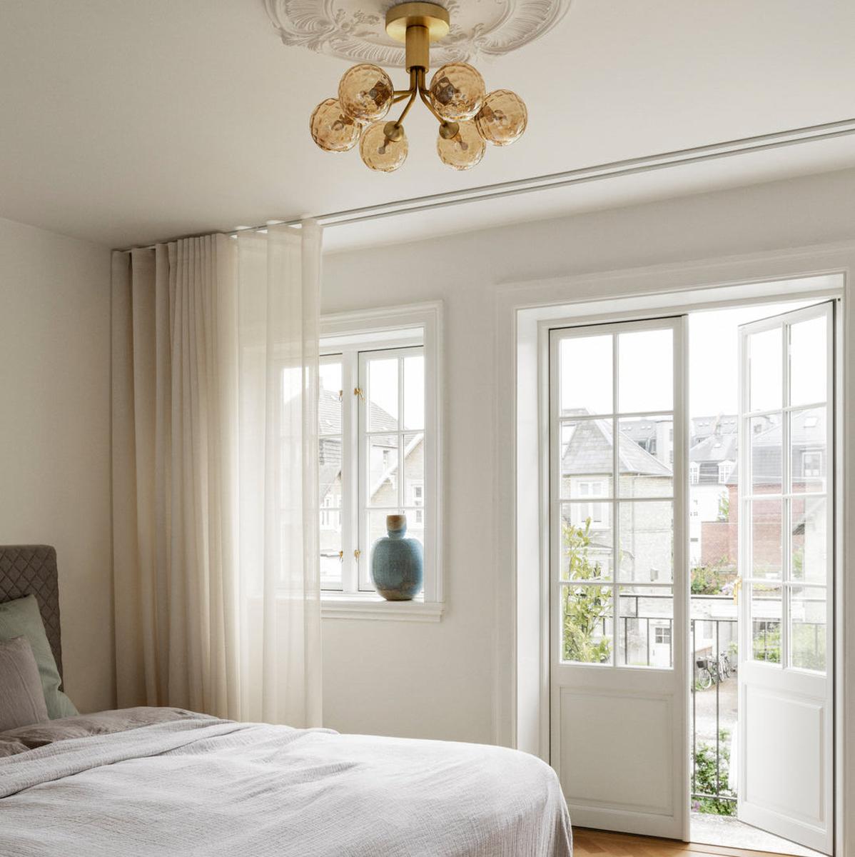 Nuura Apiales 6 taklampe børstet messing / optic gold glass