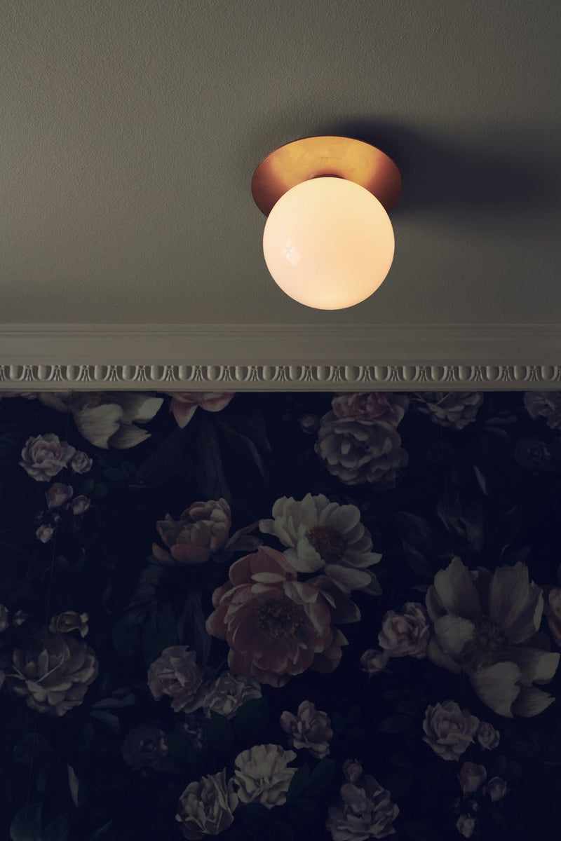 Nuura Liila 1 vegglampe/taklampe - medium - nordic gold / opal