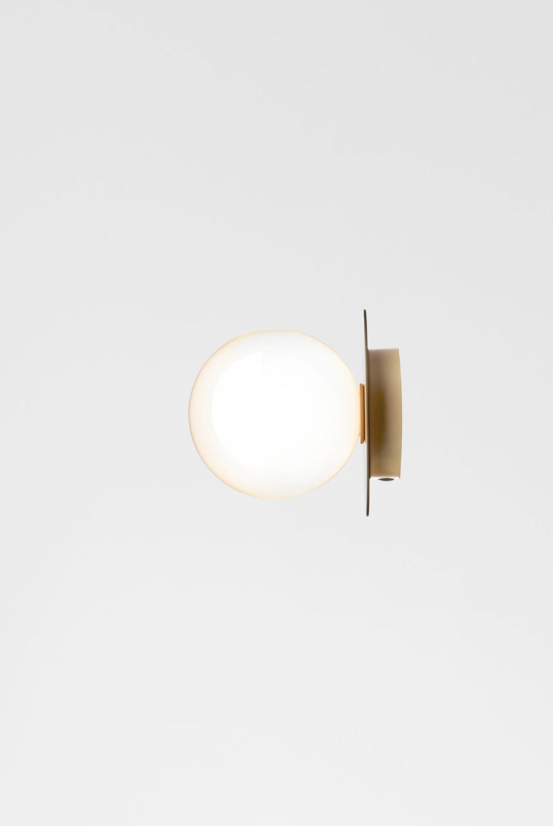 Nuura Liila 1 vegglampe/taklampe - medium - nordic gold / opal