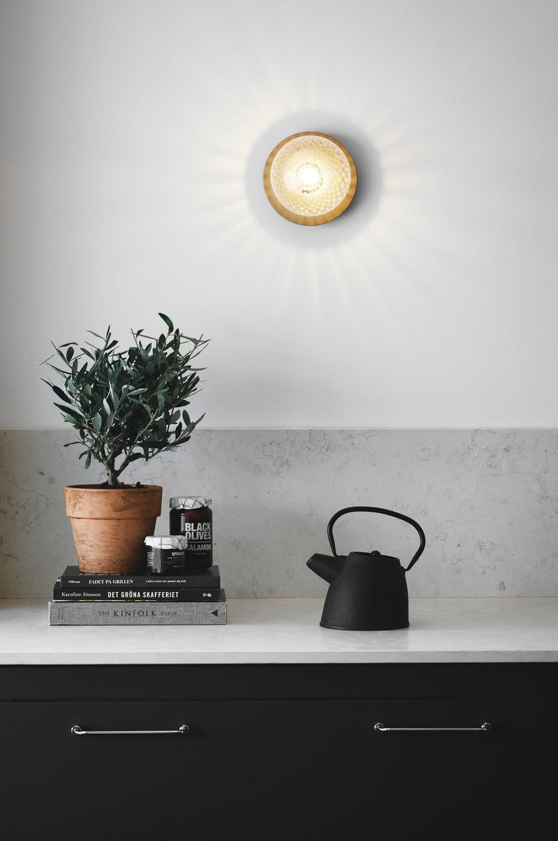 Nuura Liila 1 vegglampe/taklampe - medium - nordic gold / optikk