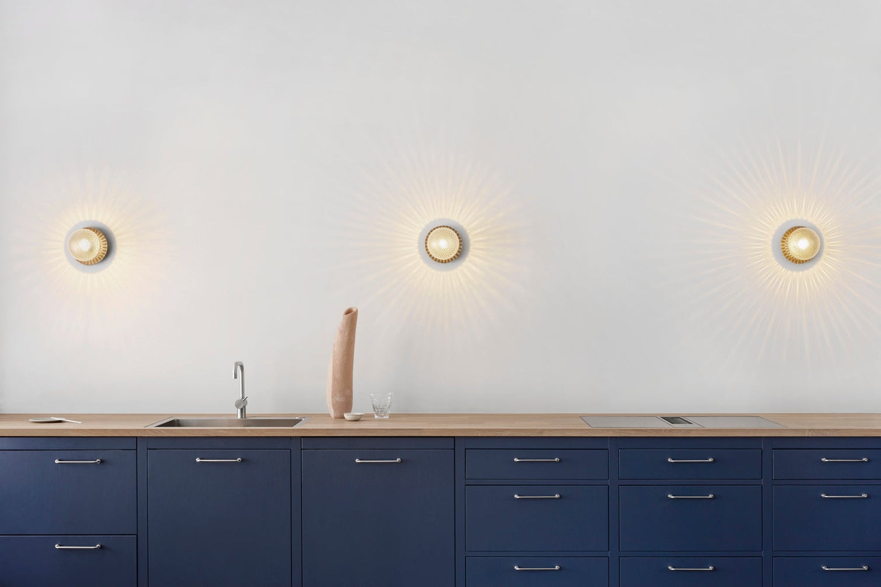 Nuura Liila 1 vegglampe/taklampe - medium - nordic gold / optikk