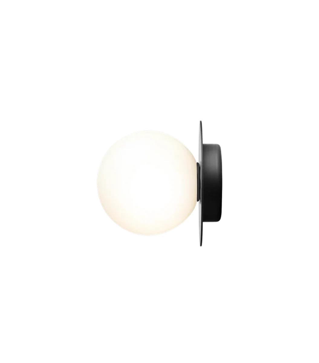 Nuura Liila 1 vegglampe/taklampe - medium - svart / opal glass