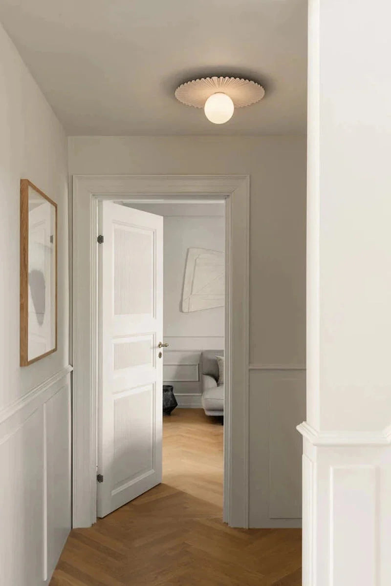 Nuura Liila Muuse vegglampe/taklampe - medium - Hvit / opal