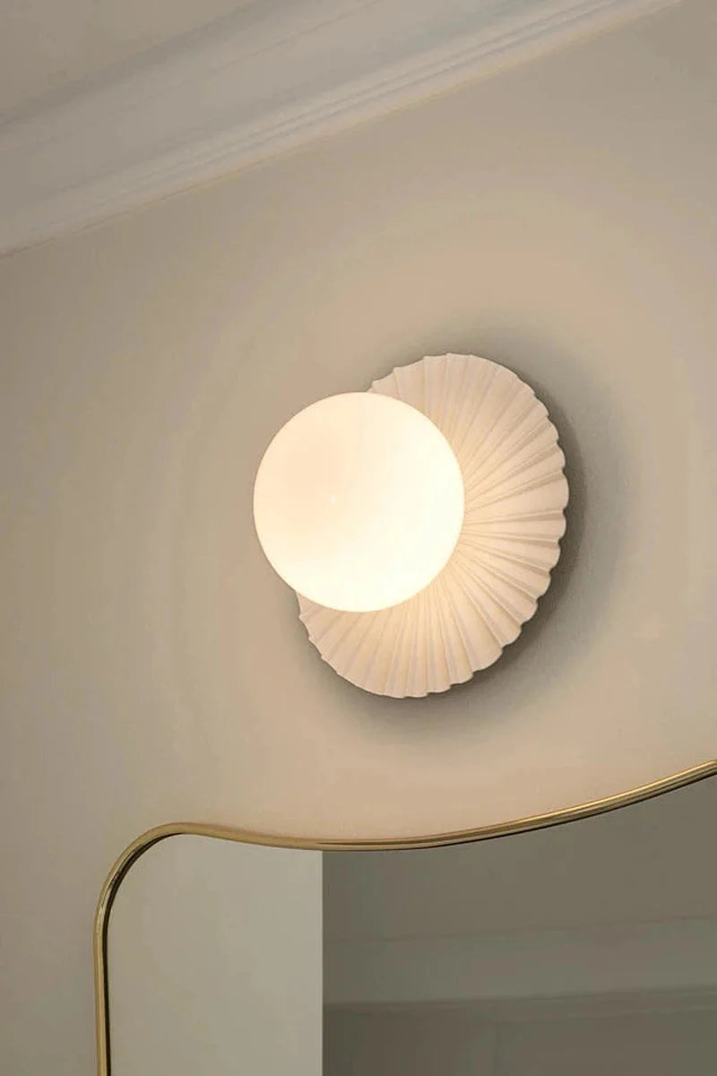 Nuura Liila Muuse vegglampe/taklampe - small - Hvit / opal