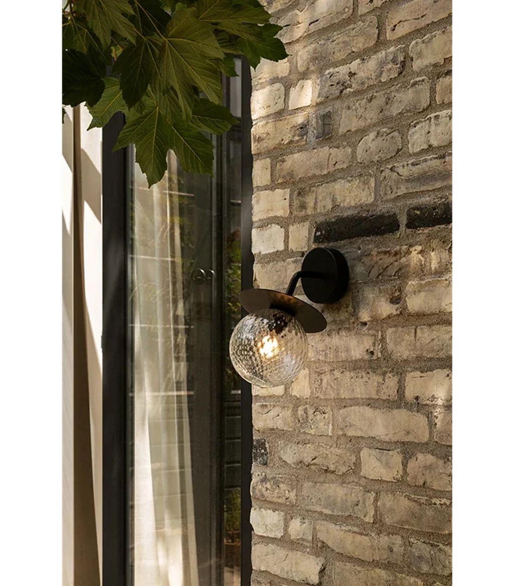 Nuura Liila utendørslampe - svart/optikk