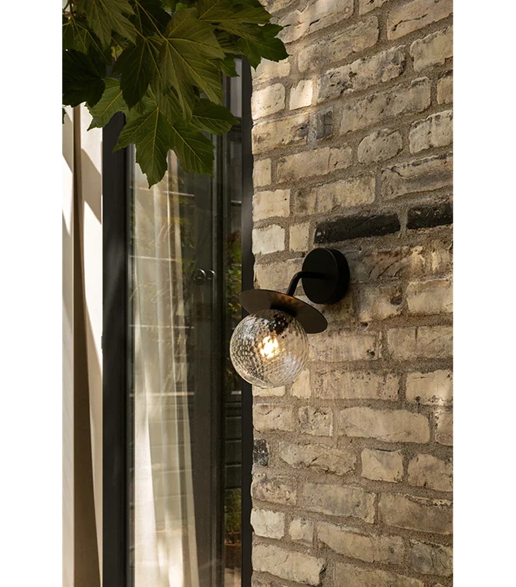 Nuura Liila utendørslampe - svart/optikk