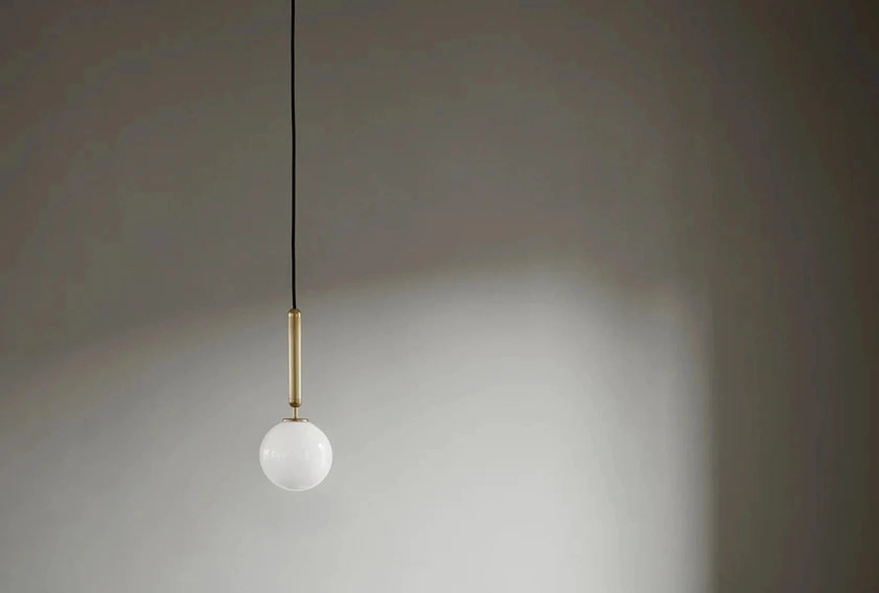 Nuura Miira 1 messing / opal