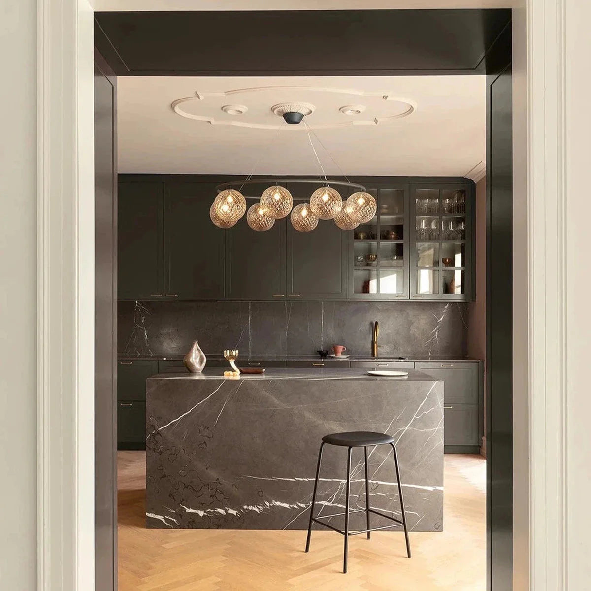Nuura Miira 8 circular taklampe - Svart