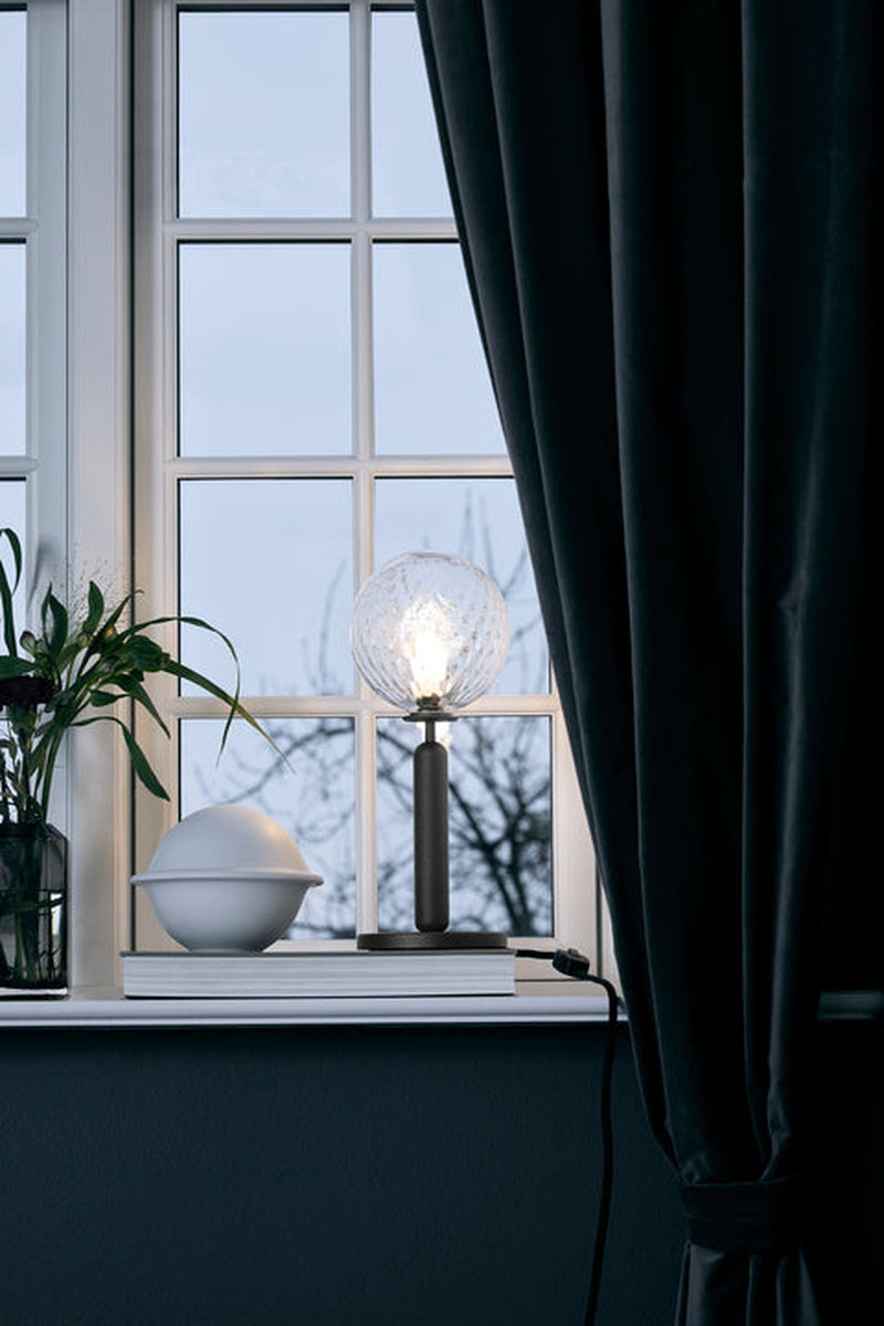 Nuura Miira bordlampe svart / optikk