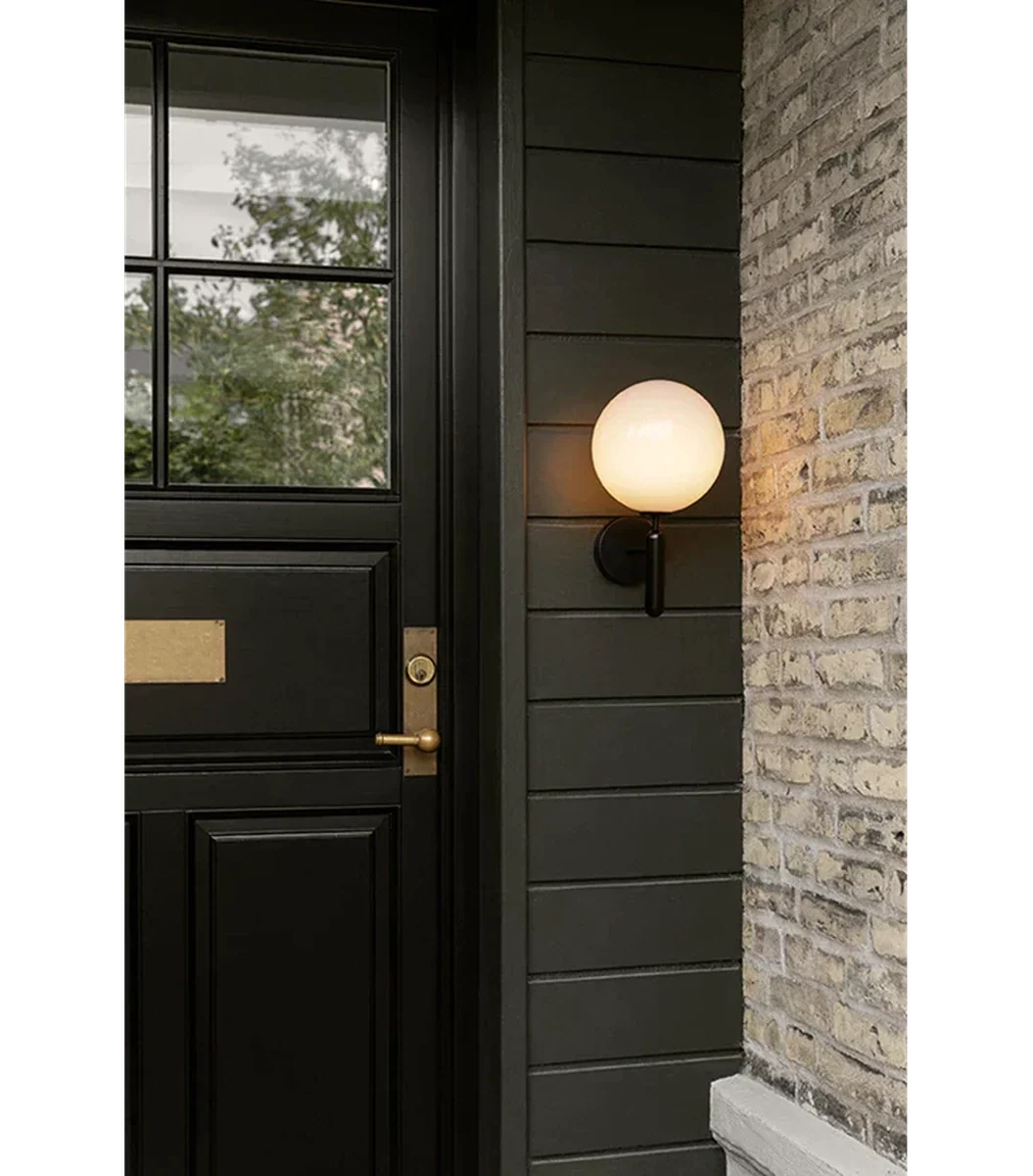 Nuura Miira utendørslampe - svart / opal