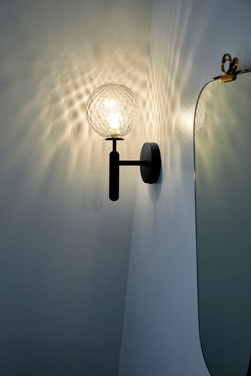 Nuura Miira vegglampe svart / optikk