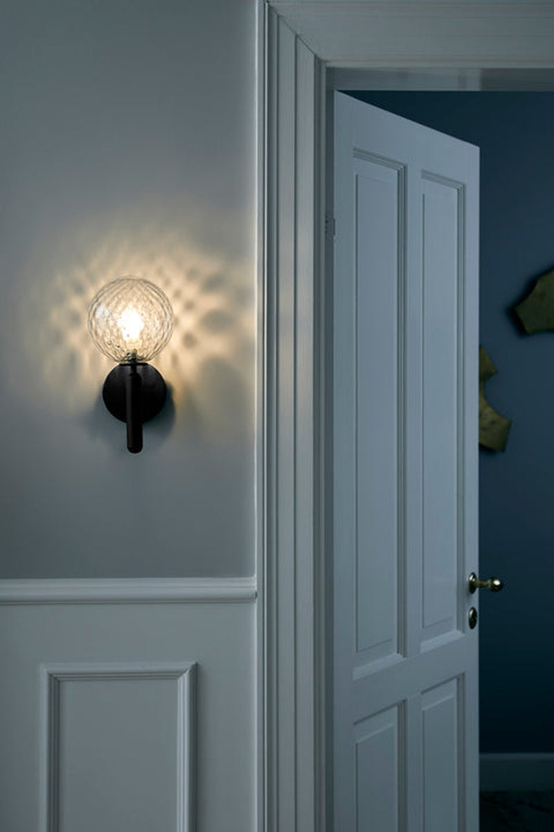 Nuura Miira vegglampe svart / optikk