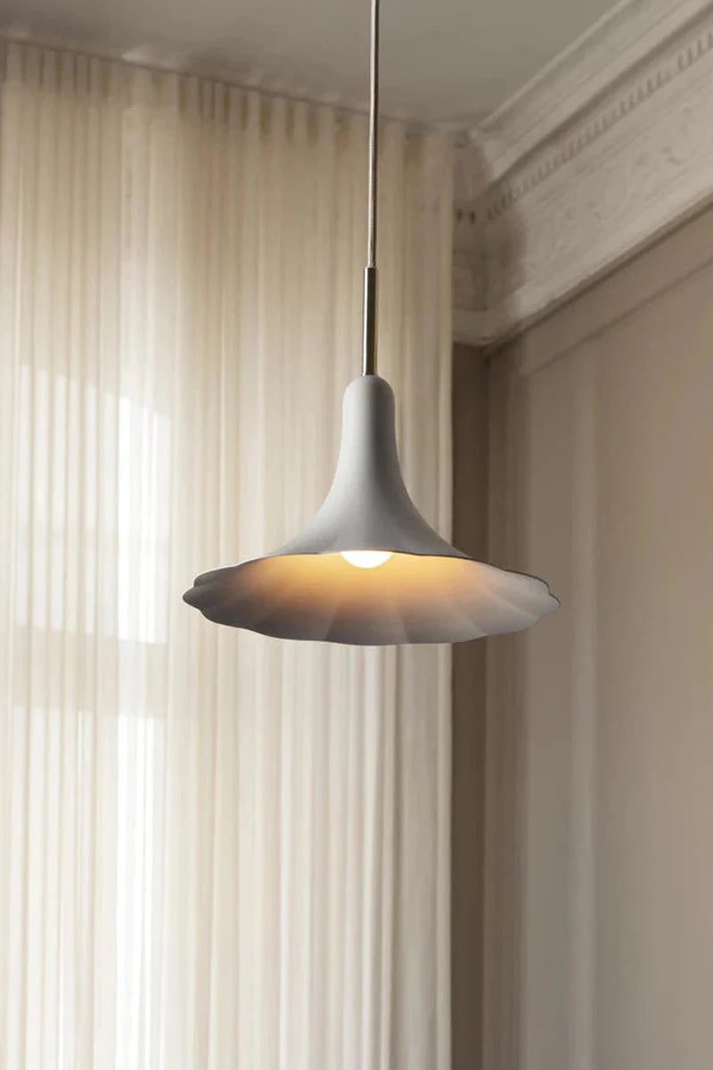 Nuura Petalii taklampe Hvit/messing